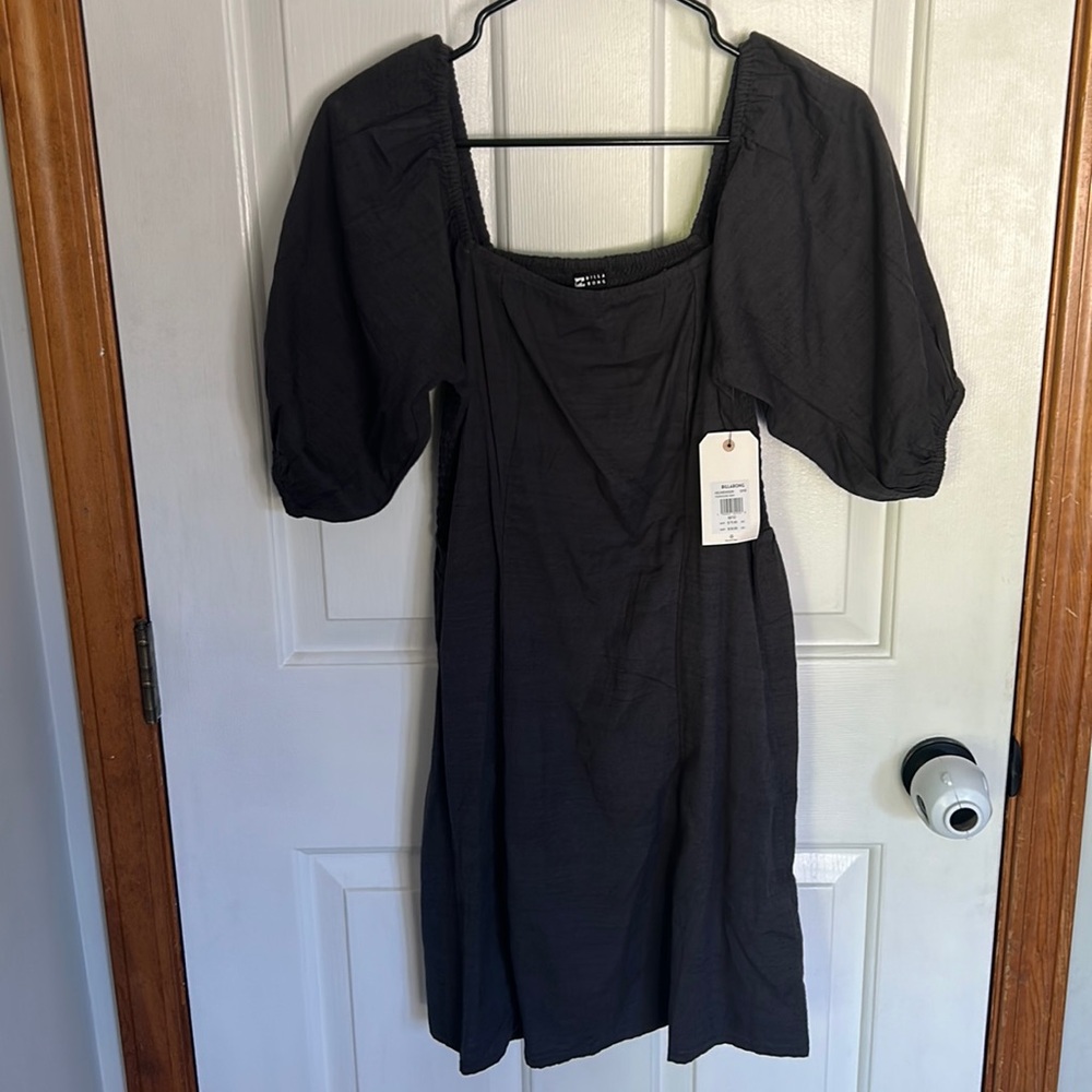Short black Billabong dress with puffy sleeves. Size medium
